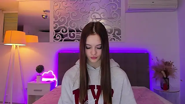 LuisaClover's cam snapshot