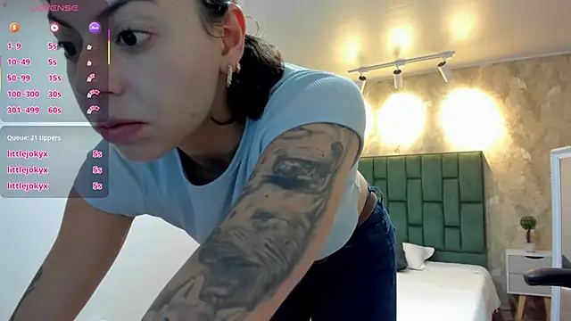 april_dumont's cam snapshot