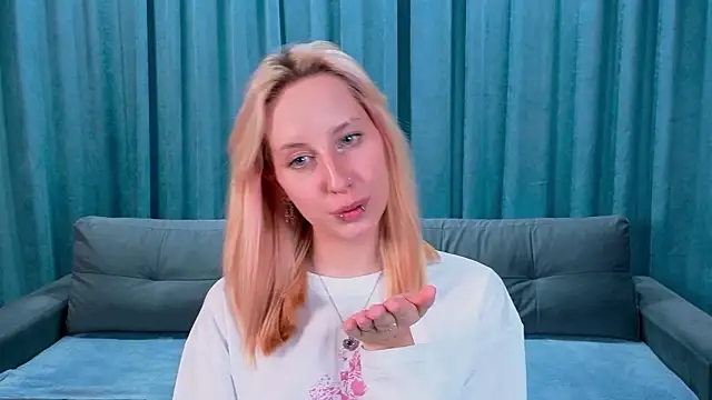 EmilyReyess's cam snapshot