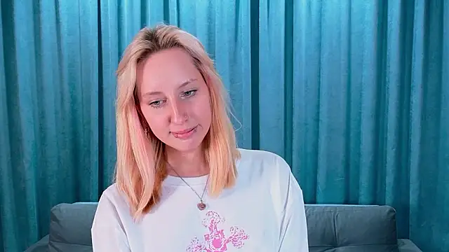 EmilyReyess's cam snapshot