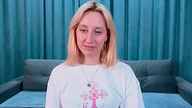 EmilyReyess's cam snapshot