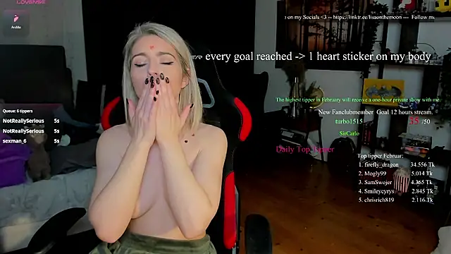 Lisaonthemoon live sex cam