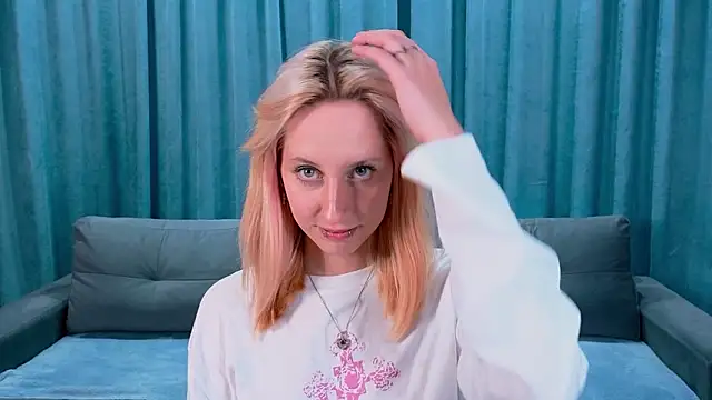 EmilyReyess's cam snapshot