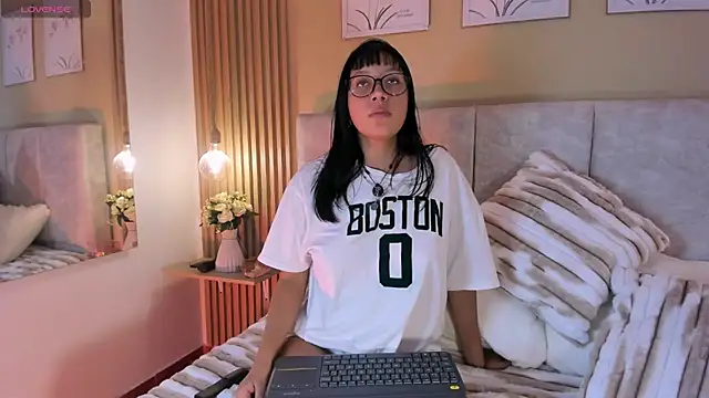 Ambermoon_1's cam snapshot