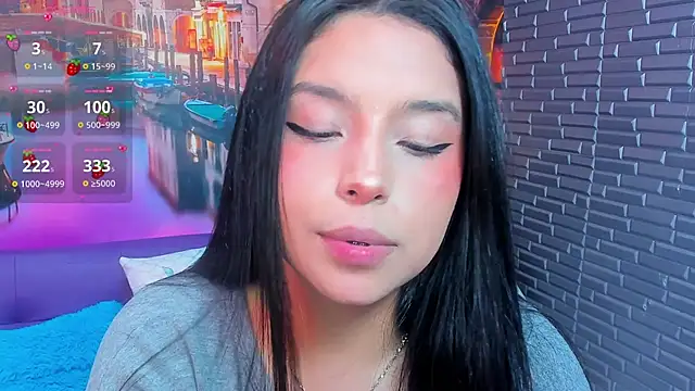 Small_naughty_ live sex cam