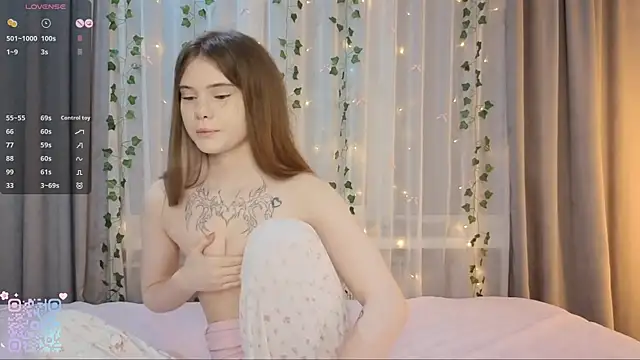 CarolinePepper's cam snapshot