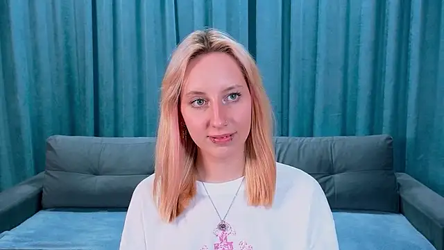 EmilyReyess's cam snapshot