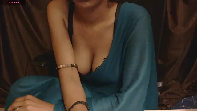 wow-simran's cam snapshot