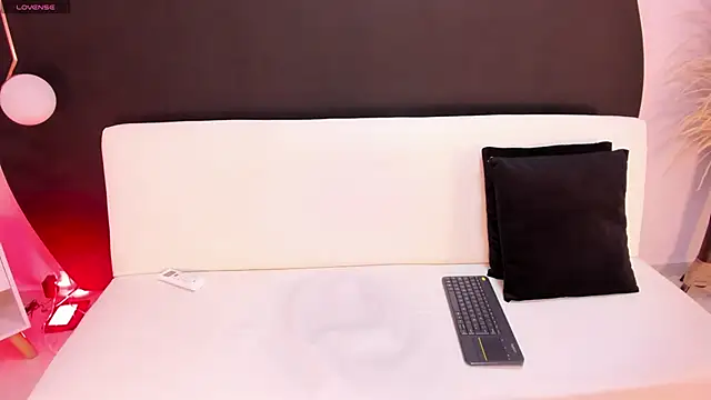 Ada_Monroe10's cam snapshot