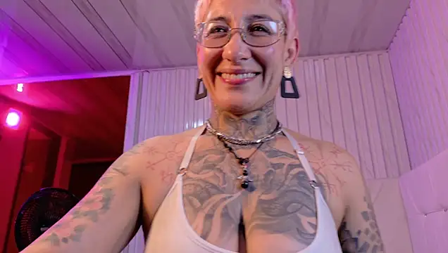 Everlyn_sexx's cam snapshot