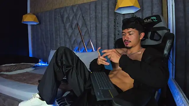 NicolaiKarav live sex cam