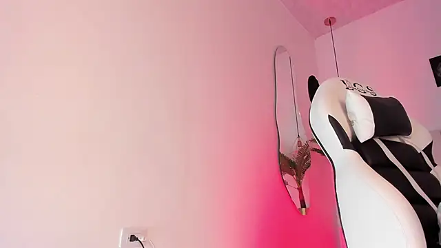 Brittany_cute18's cam snapshot