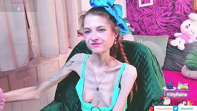 KittyRaine live sex cam