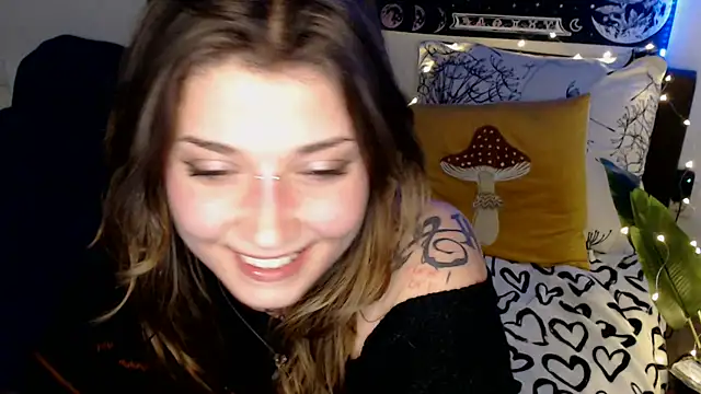 AlienforTwenty live sex cam