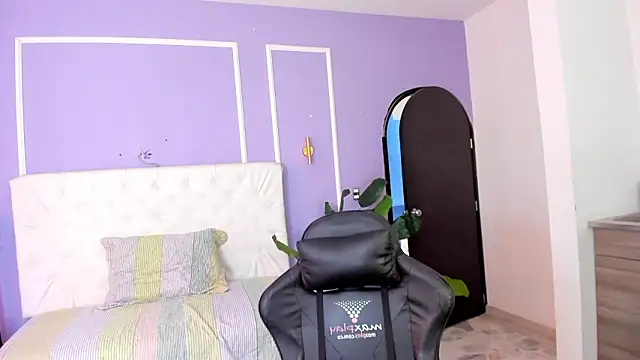 Julianne_7's cam snapshot