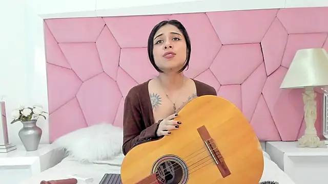 MiahSantini's cam snapshot