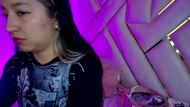 Dahiana_Dmour_'s cam snapshot