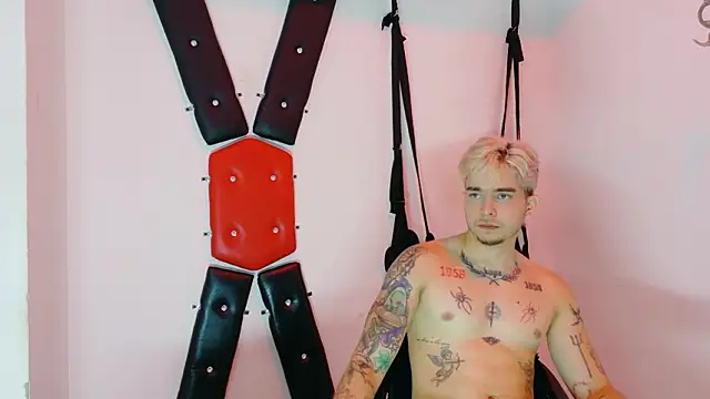 AliceandMax's cam snapshot