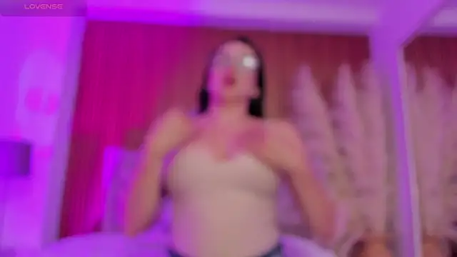 Violett_hott_'s cam snapshot