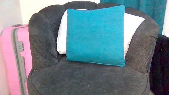 EroticXo's cam snapshot