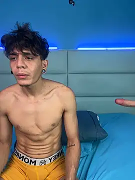 abrilandjulian's cam snapshot