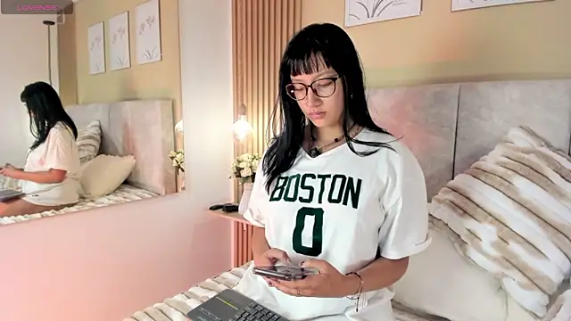 Ambermoon_1's cam snapshot