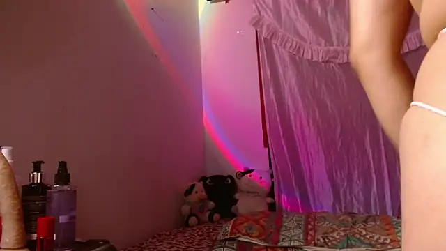 chloe_roxy's cam snapshot