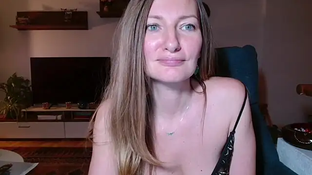 sunshine__lady's cam snapshot