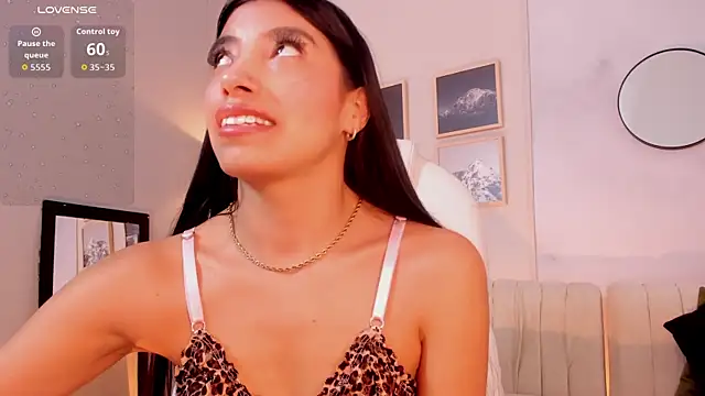 Tiffany_Low's cam snapshot