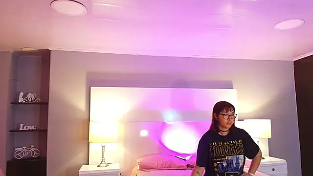 Violett_Lilith live sex cam