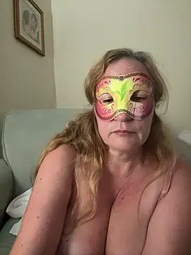 largeboobies30's cam snapshot