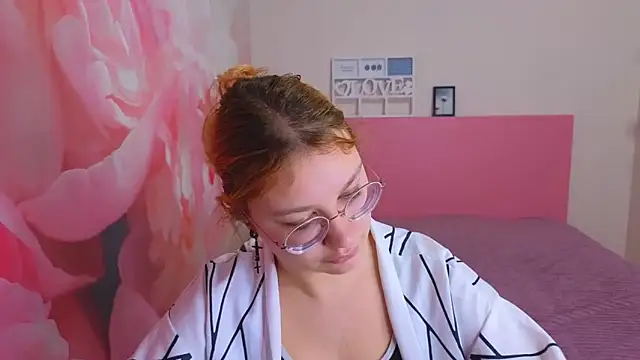 AngelinaLow live sex cam