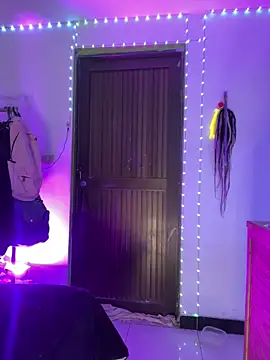 suky_pou live sex cam