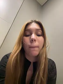 Nikii__ live sex cam