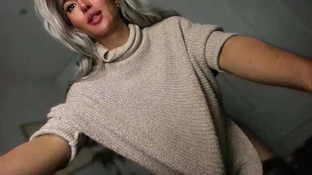 TheQueenNextDoor live sex cam