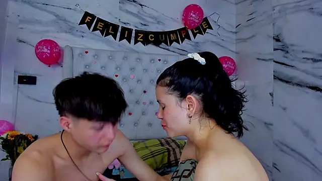 Ari_and_Storm's cam snapshot