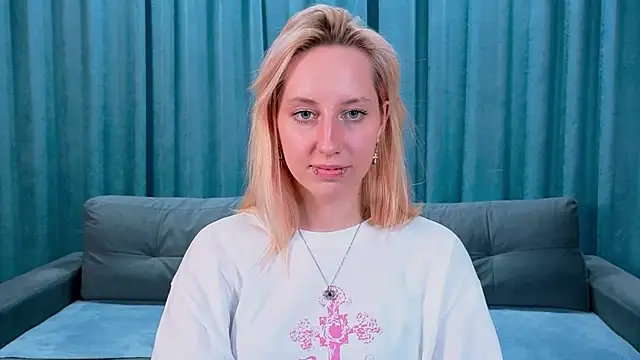 EmilyReyess's cam snapshot