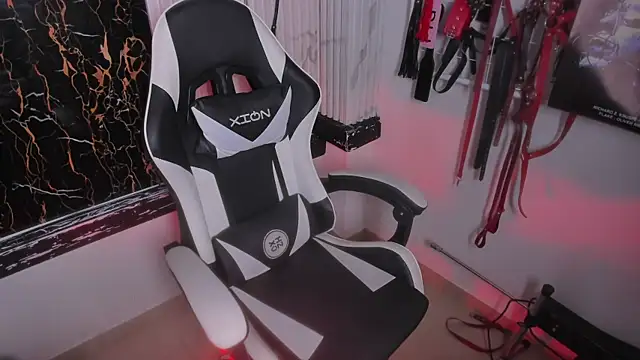 Guxplo_'s cam snapshot