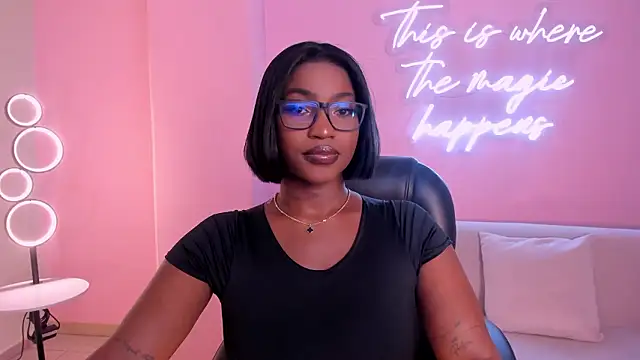 SavannahStorm live sex cam