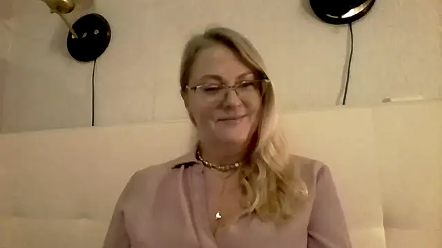 Emilia99's cam snapshot