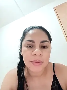 luna_pinky's cam snapshot