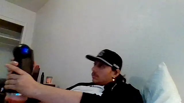 Tallhungandcloudy's cam snapshot