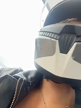 lauraltt live sex cam