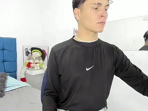 Aaron_Foxxx live sex cam