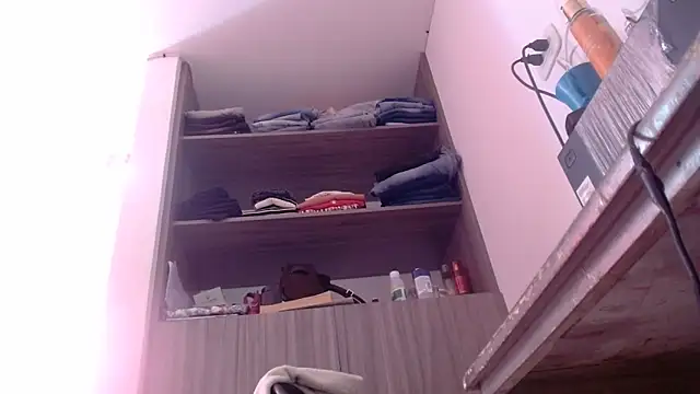 nicolle_milf1978's cam snapshot