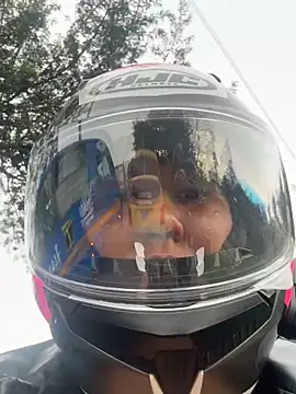 lauraltt live sex cam