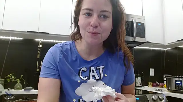 HazelSkyesChat's cam snapshot