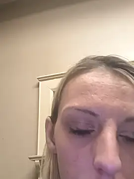 Blonde_bunny97's cam snapshot