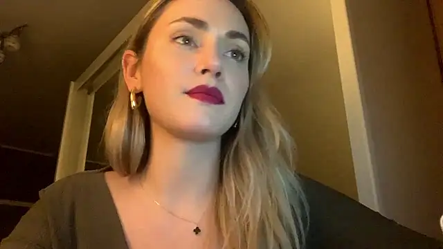 AmelieHot's cam snapshot