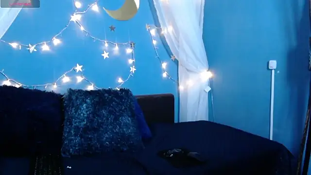 dark_dreams_'s cam snapshot